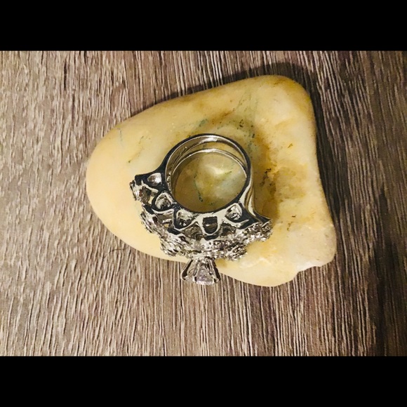 Beautiful 2pcs Ring Surrounded By Amazing Diamond Stone - Picture 3 of 5